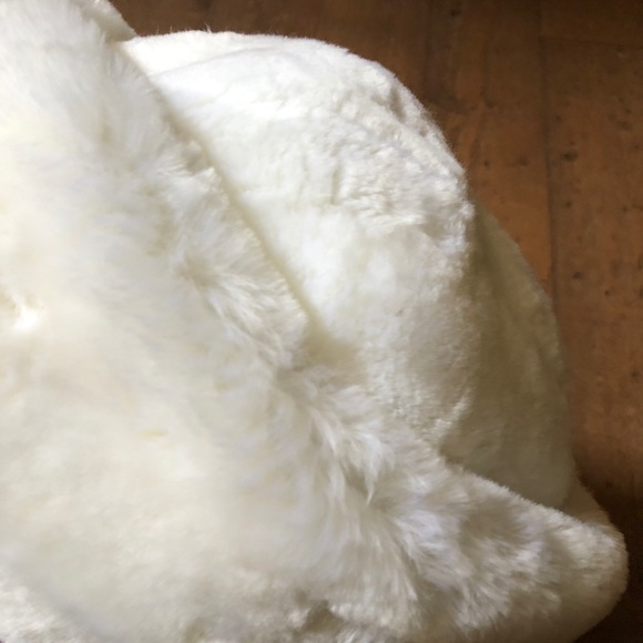 Women's 100% Sheepskin Fleece Cloche Hat - Picture 5 of 5